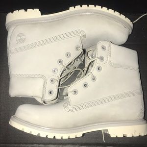 WOMEN’S TIMBERLAND BOOTS NEVER WORN
